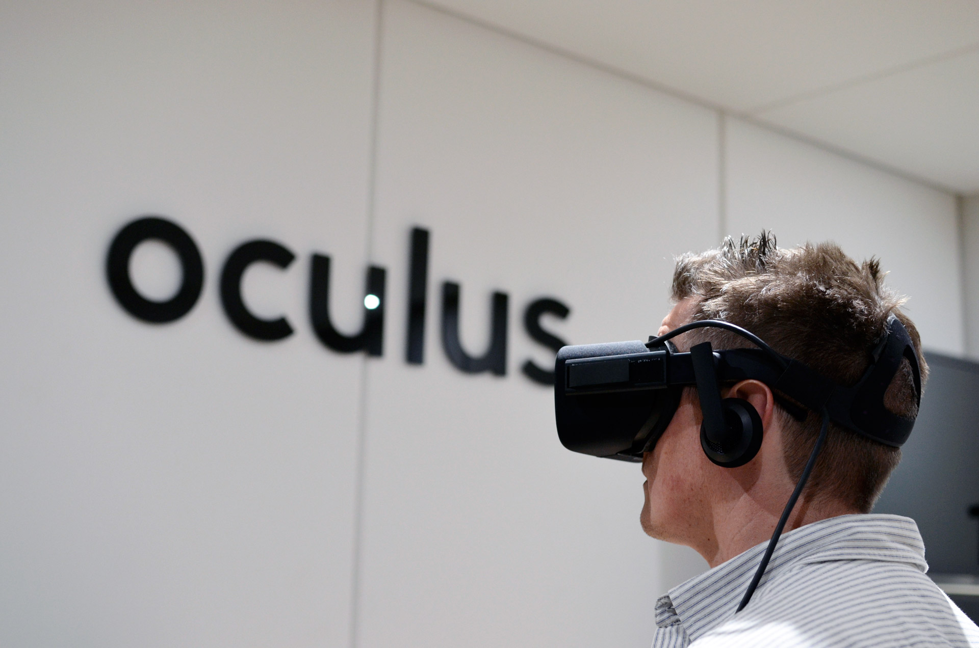 oculus rift use own headphones