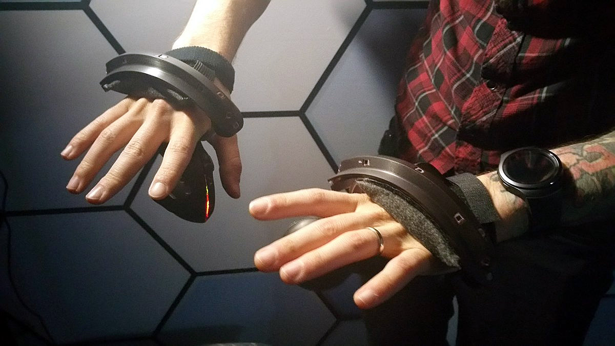 Vive Pro to Launch With Updated Not Valve's 'Knuckles'