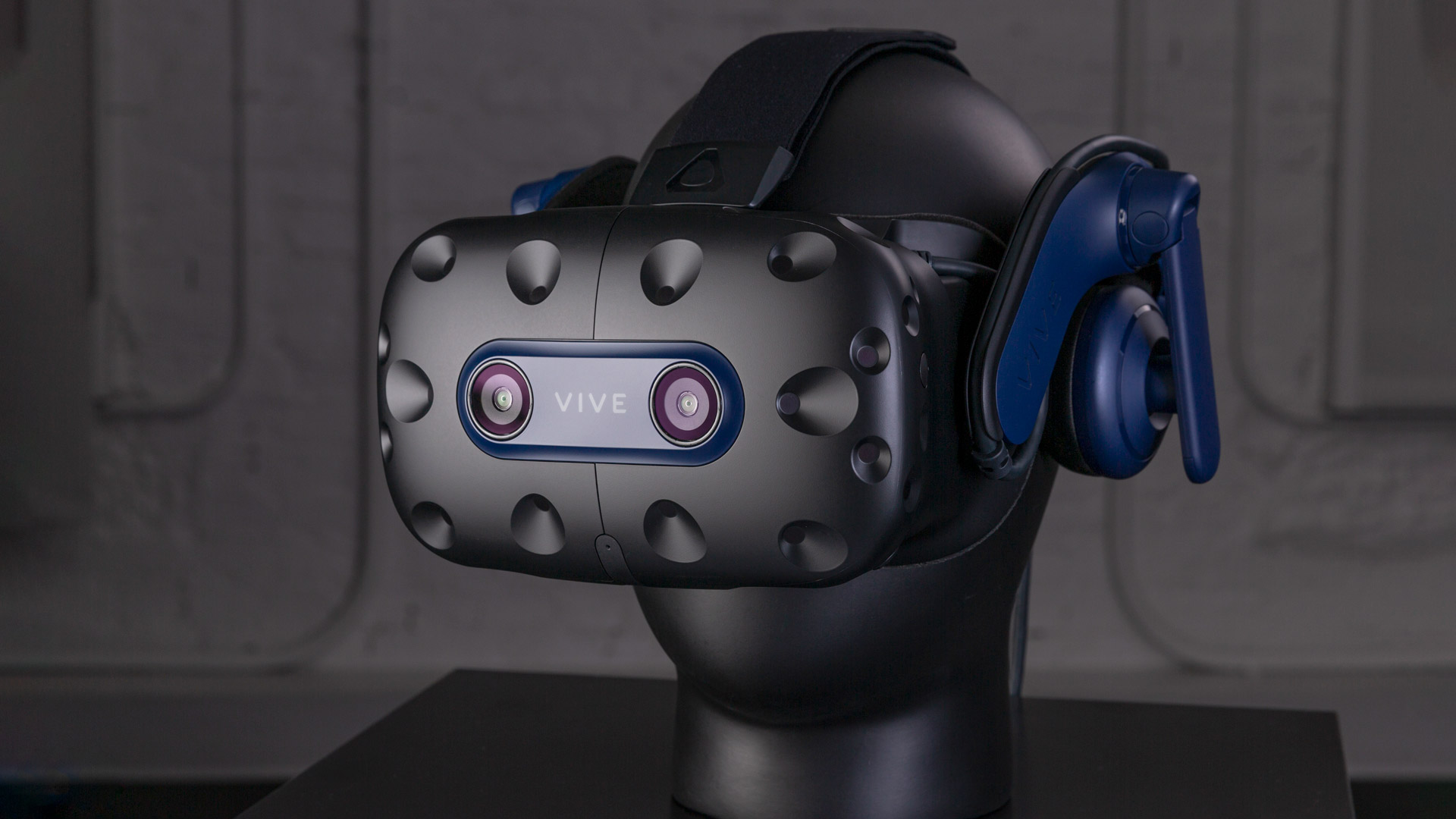 HTC Vive Pro 2 VR headset has a 120 Hz refresh rate and impressive